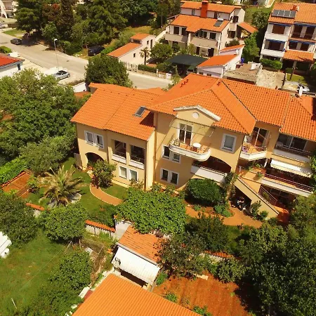 Alexandra Apartament *